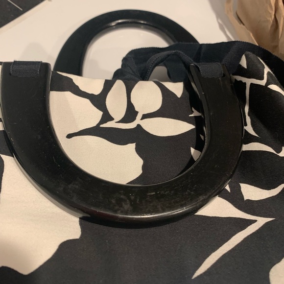 NWOT Never used! 
Beautiful bag 
Black/white design 
Black wooden handles. - Picture 6 of 11